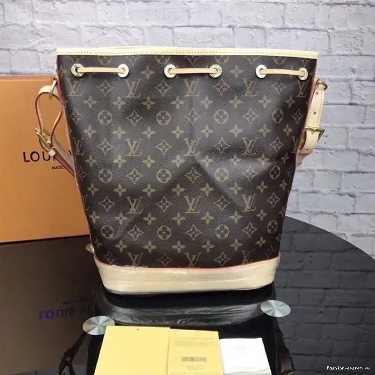 Fashionrepsfam ru LV 1906BL0146 Bags 0818